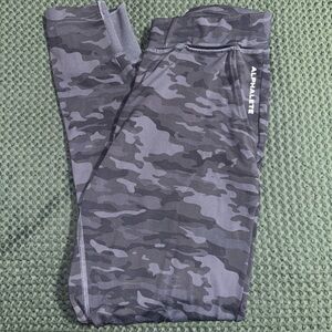 Alphalete Camouflage Joggers - Gray/Purple